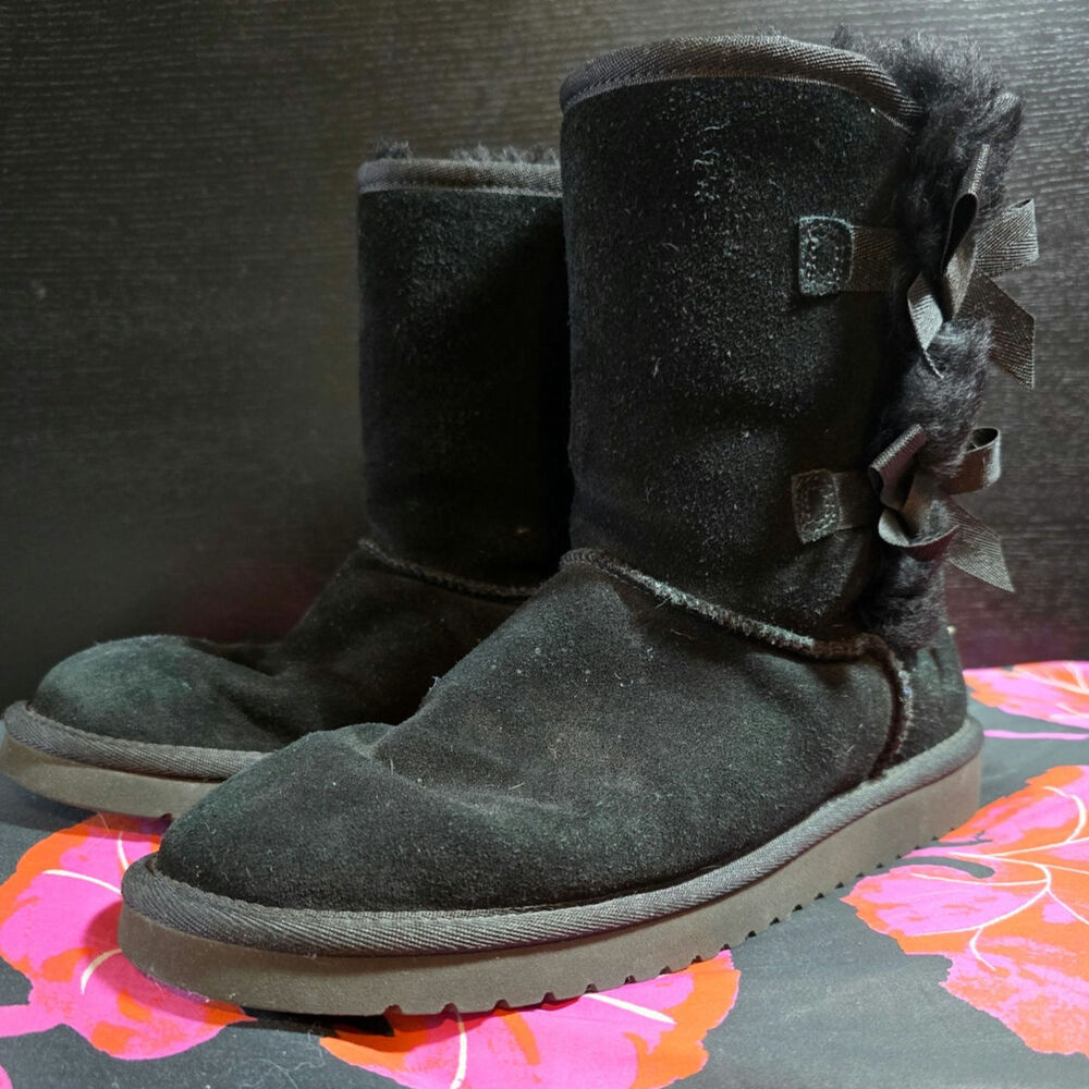 Koolaburra by UGG Victoria Short black suede lined boots with bows size 9‎